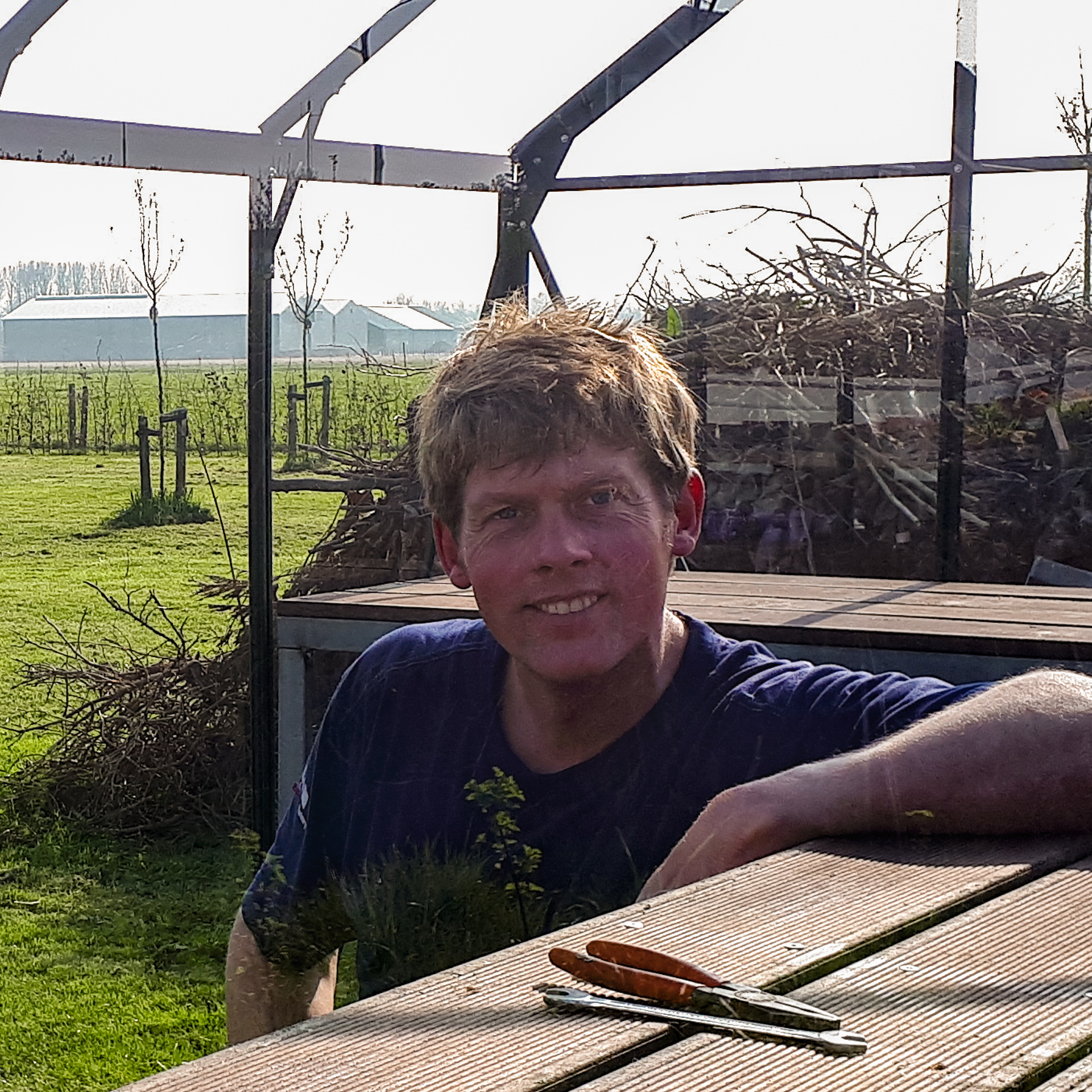 Robin van Wijngaarden in zijn kas