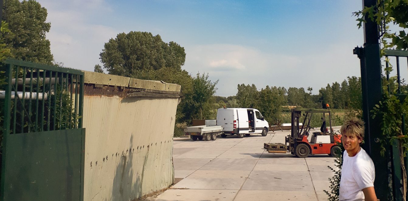Robin van Wijngaarden op zijn land